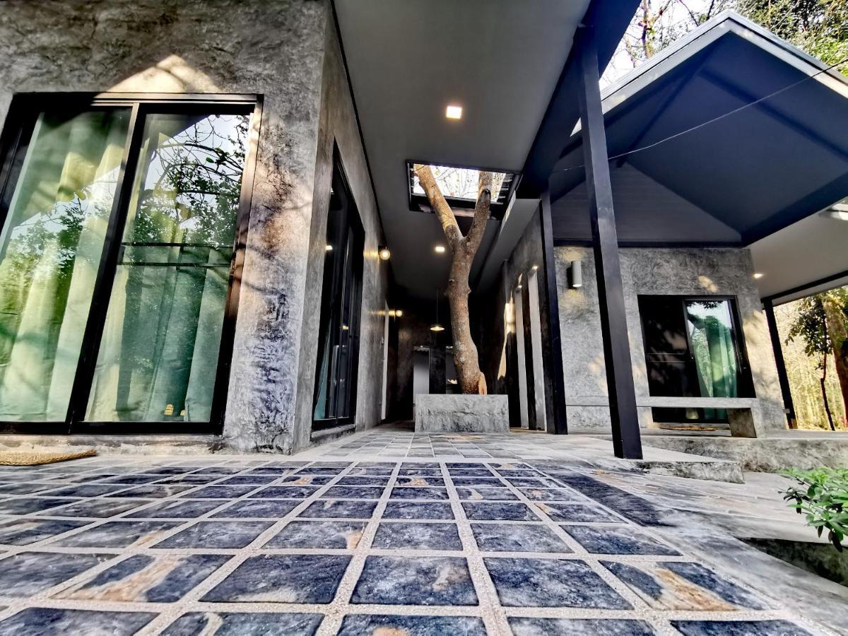 Bed & Breakfast Baan Naratawan Suan Phueng