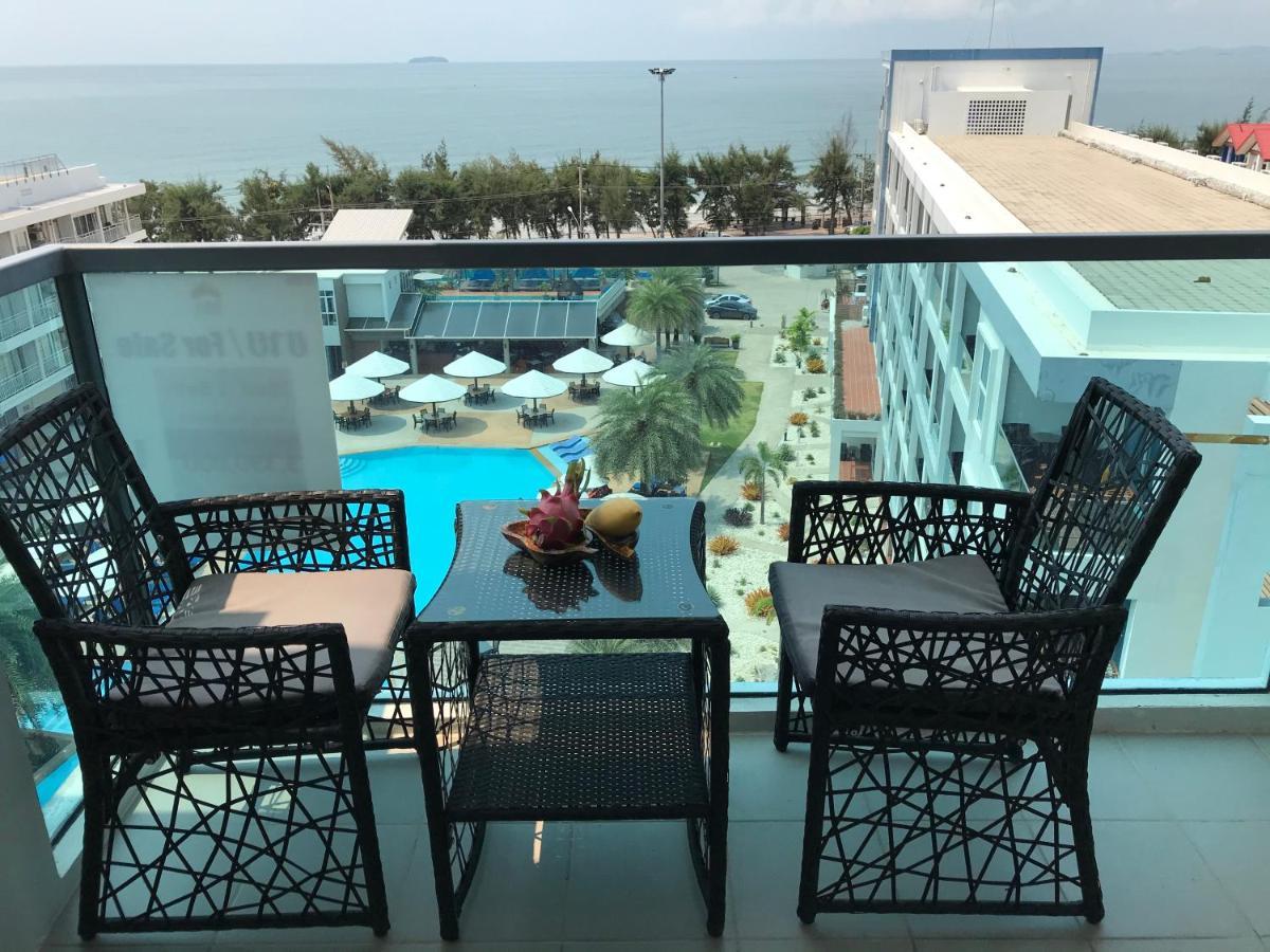 Grandblue Floor With Sea View 706 Apartment