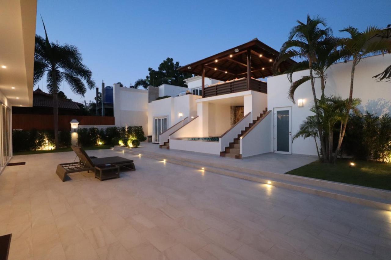 Villa Sunset View Pool 7 Bedroom 14-16 Persons *