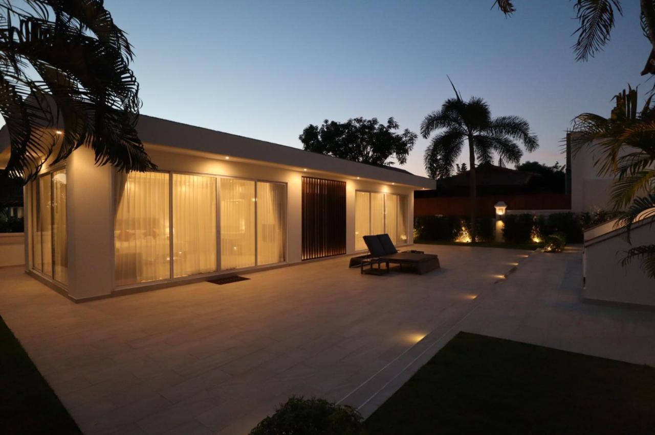 Sunset View Pool 7 Bedroom 14-16 Persons Villa *