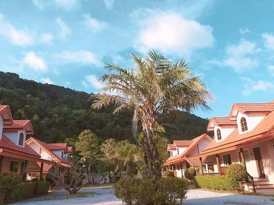 Khaolom Guest house 2*