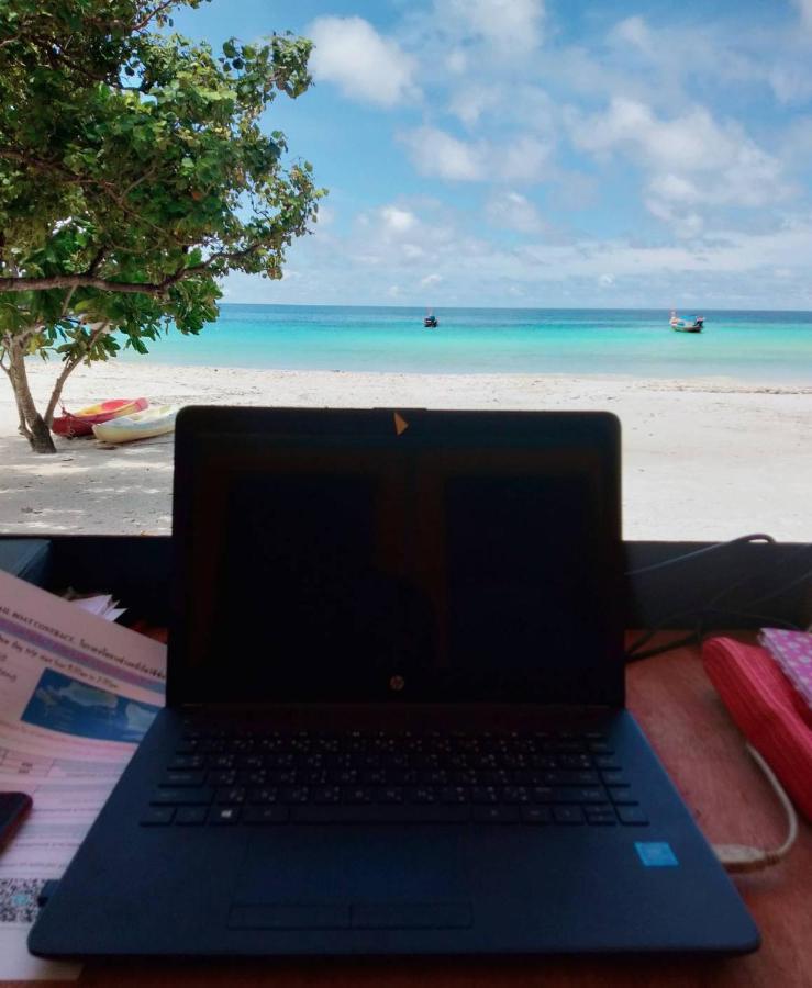 Daya Beach, Local Resort *