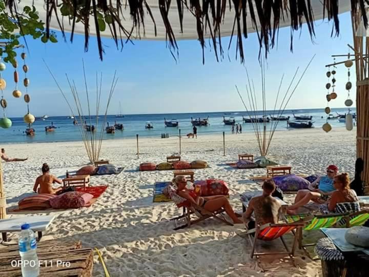 Daya Beach, Local Koh Lipe