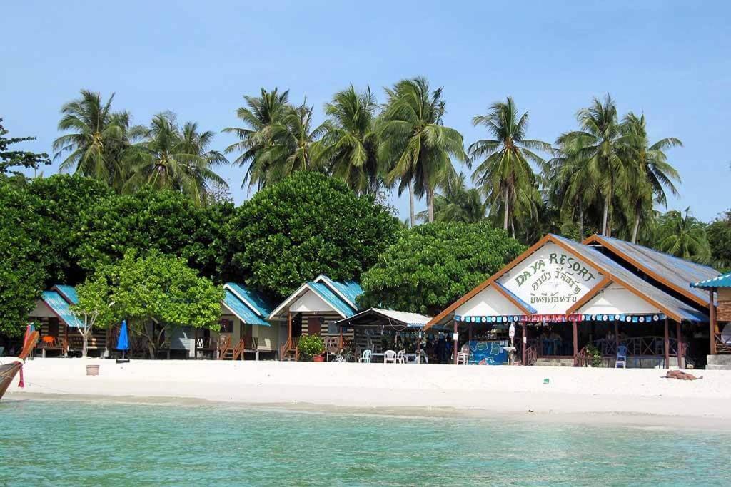 Daya Beach, Local Resort *