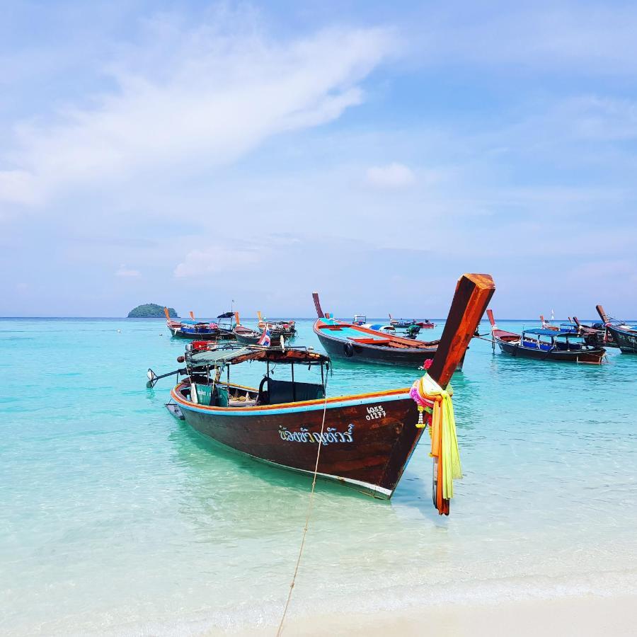 Resort Daya Beach, Local
