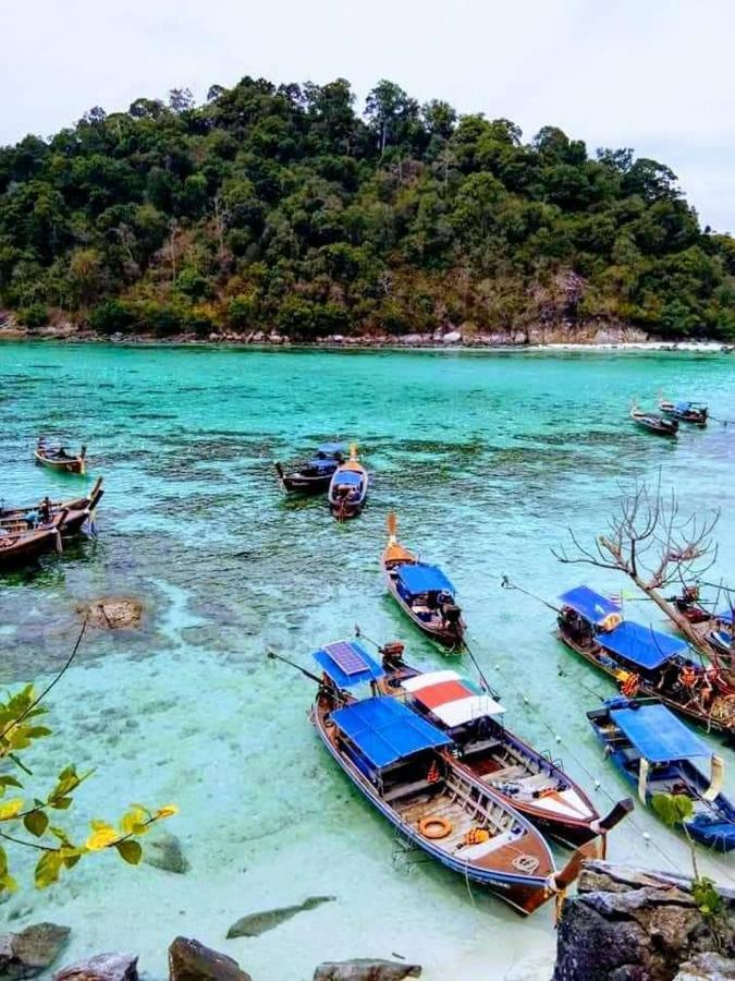 Daya Beach, Local Resort