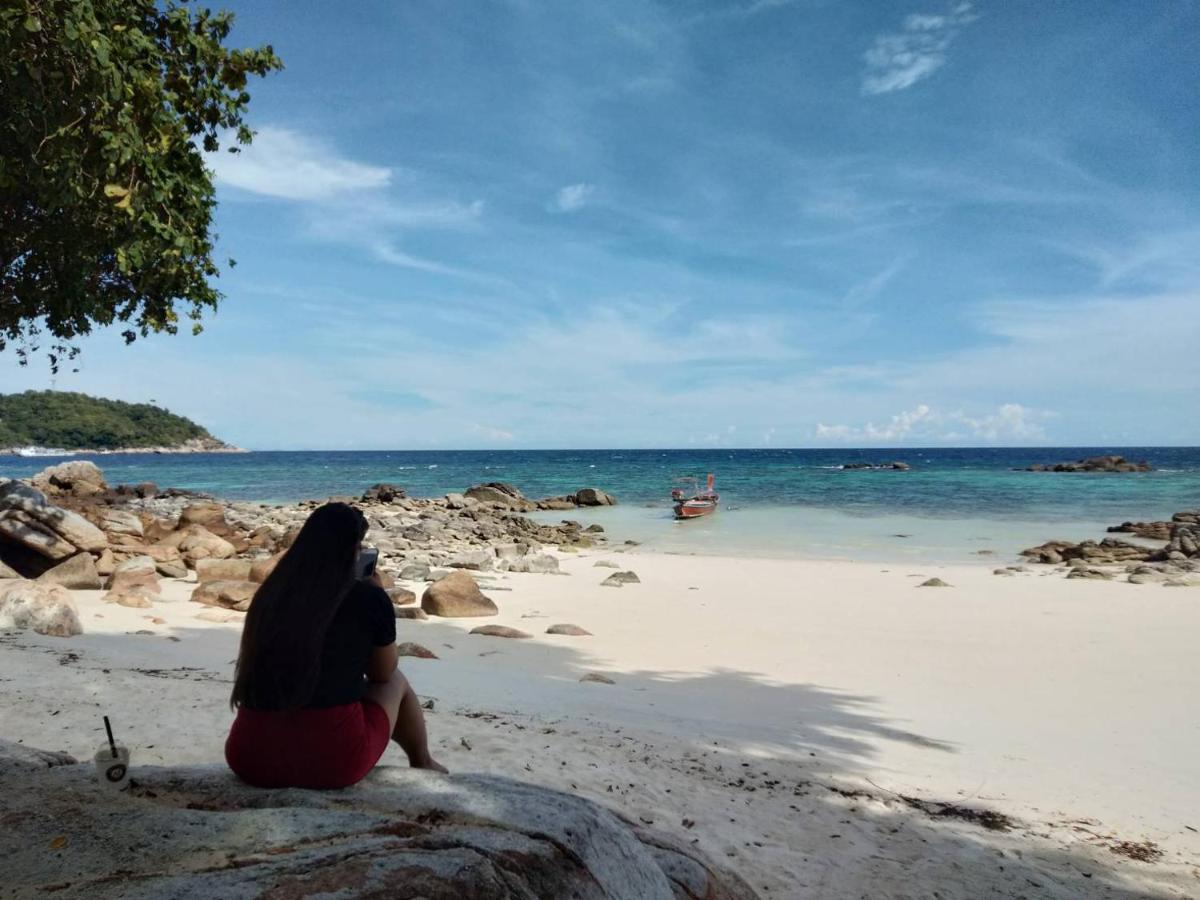 Daya Beach, Local Resort