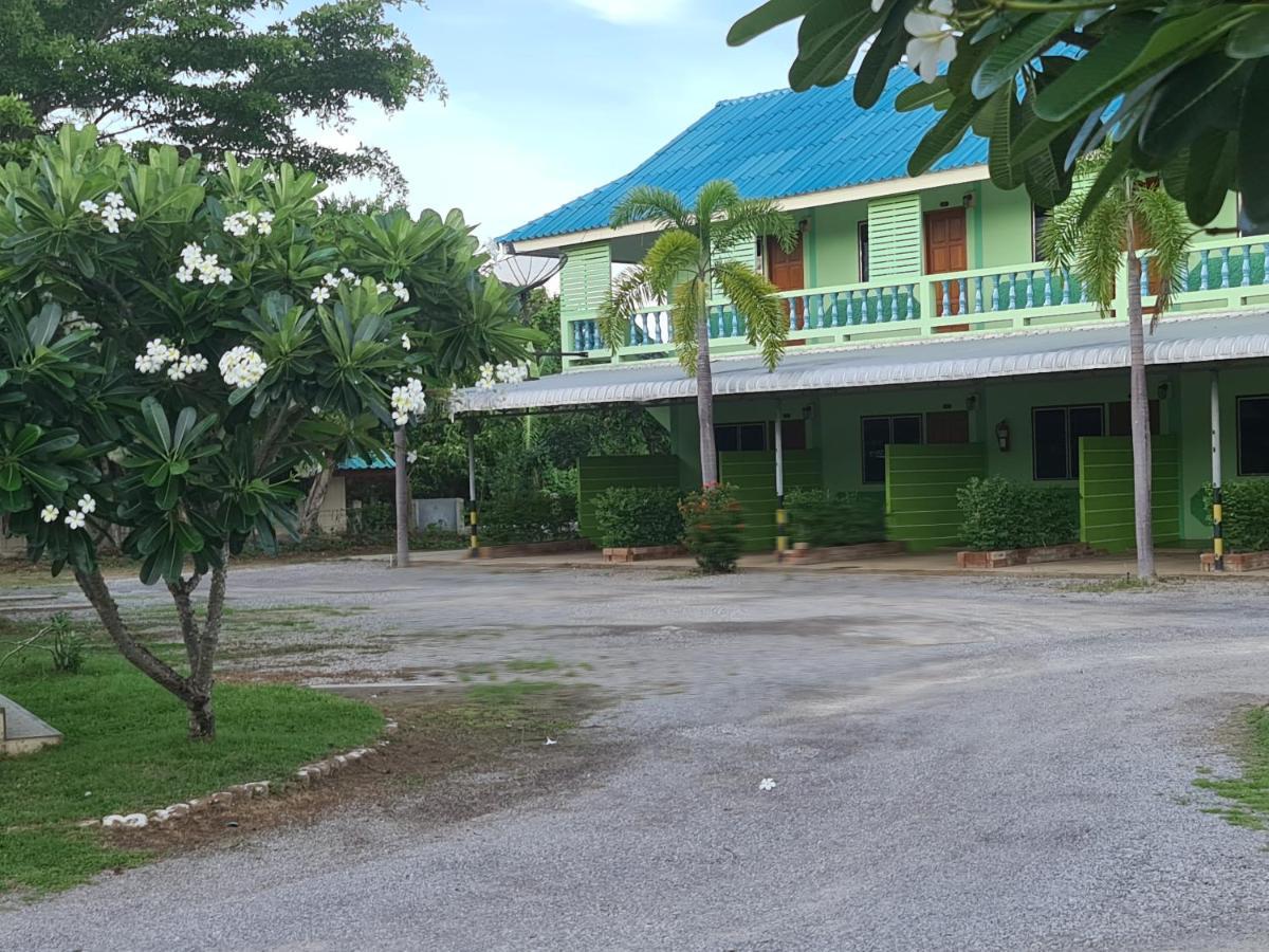 Green View Tha Yang Aparthotel