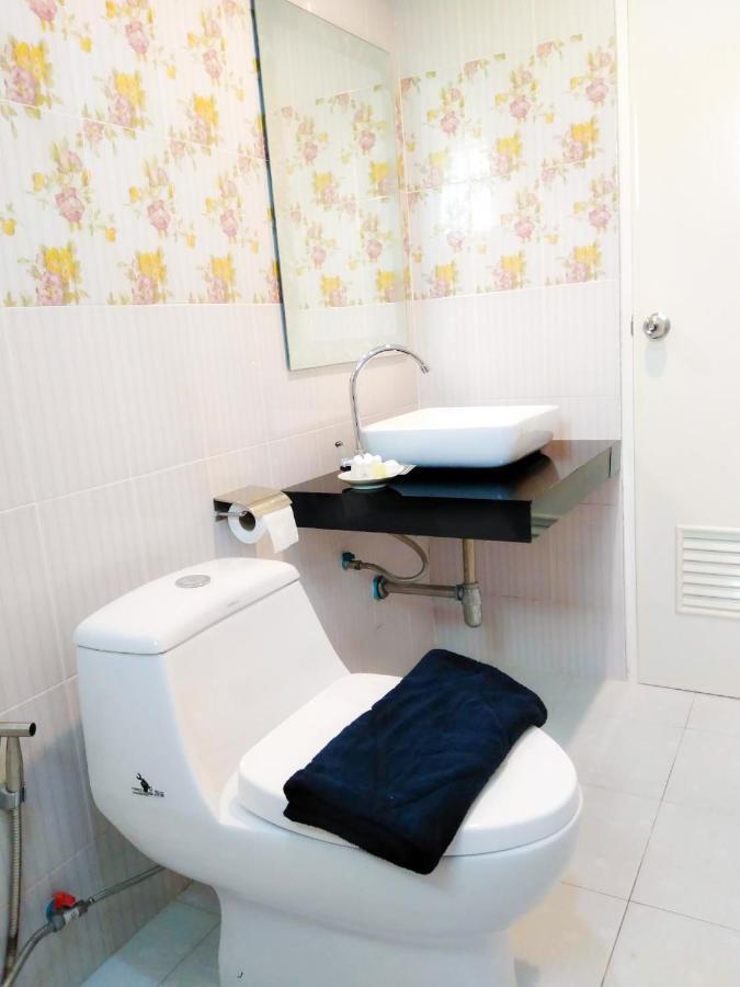 Uthaithani Resort *