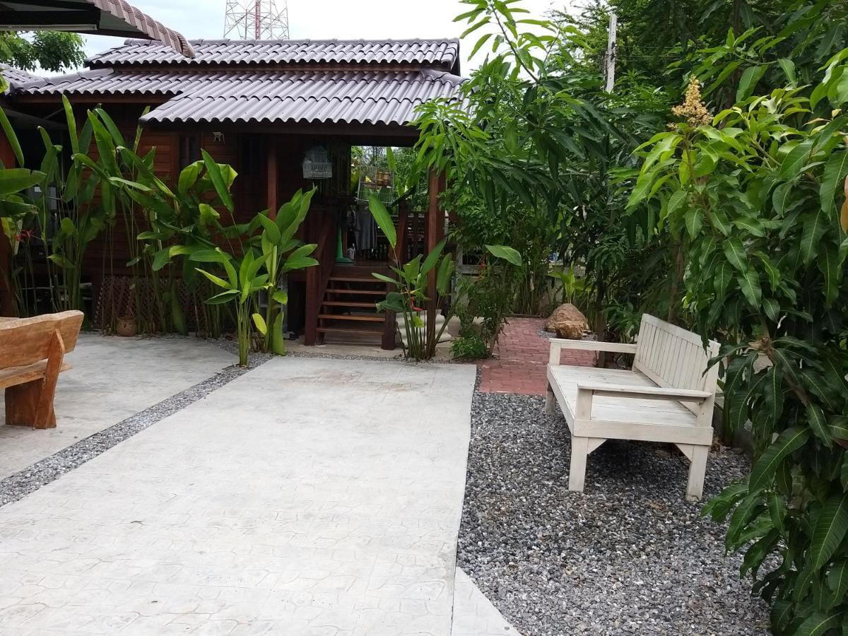 บ้านทะเลอิ่มเอม Bann Talay Im Eimm Ban Phe