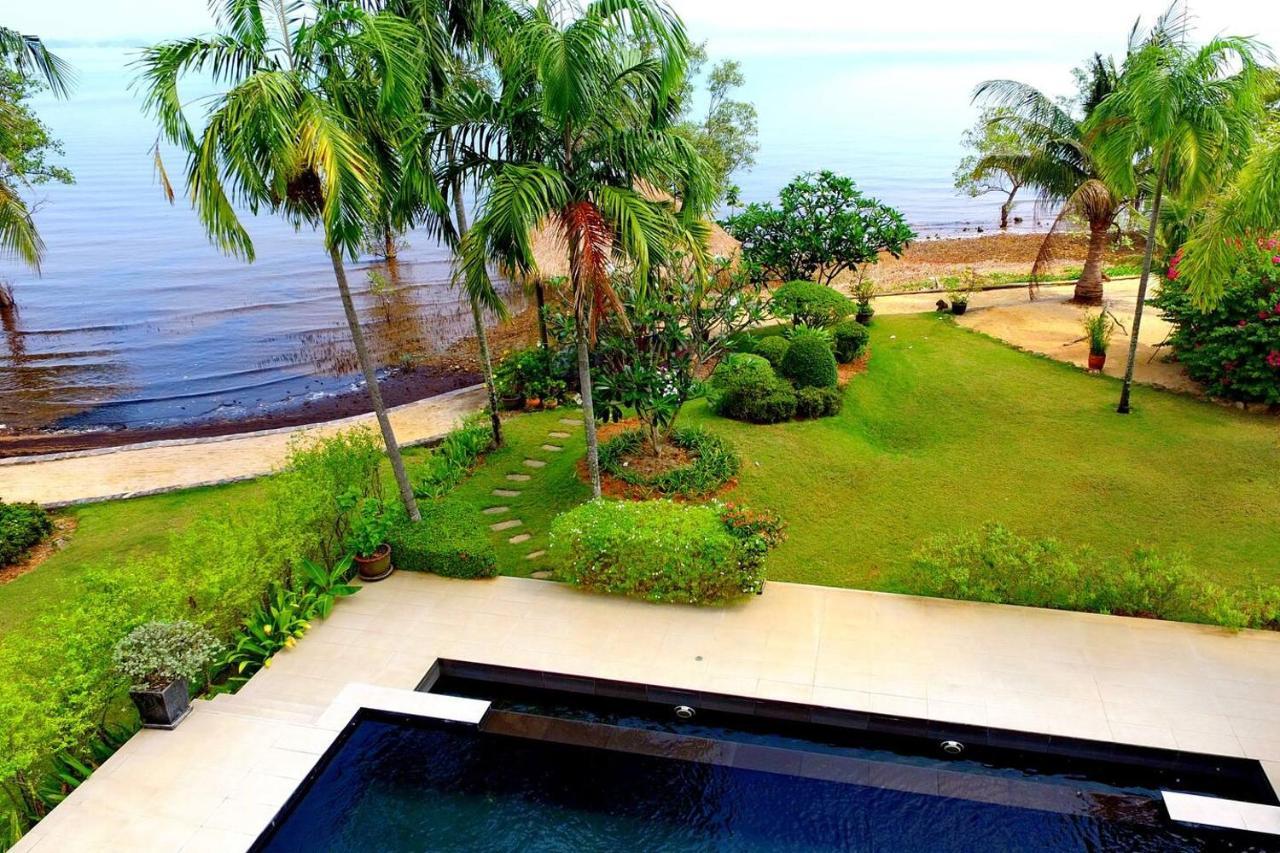 Villa Front 5 Bedroom *