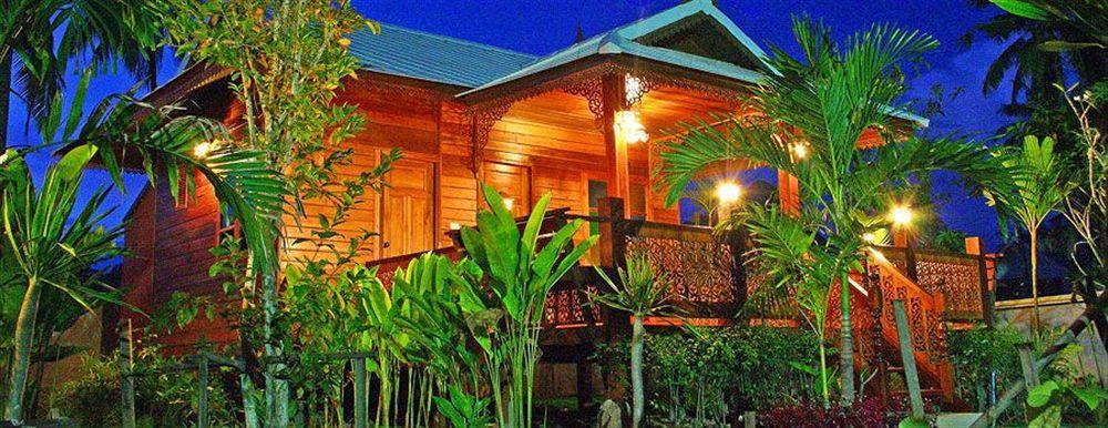 Thai Ban Klong Haeng