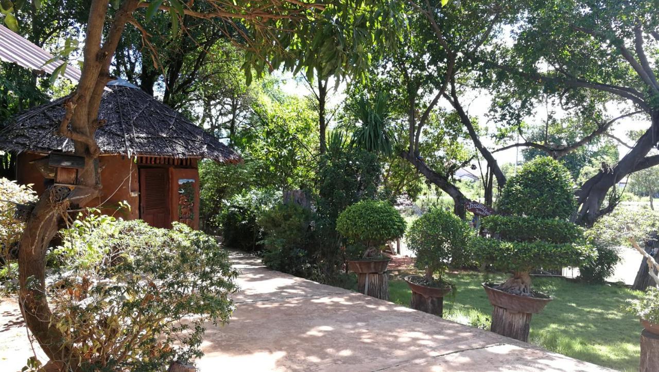 Guest house Baandin Rimnum U Thong