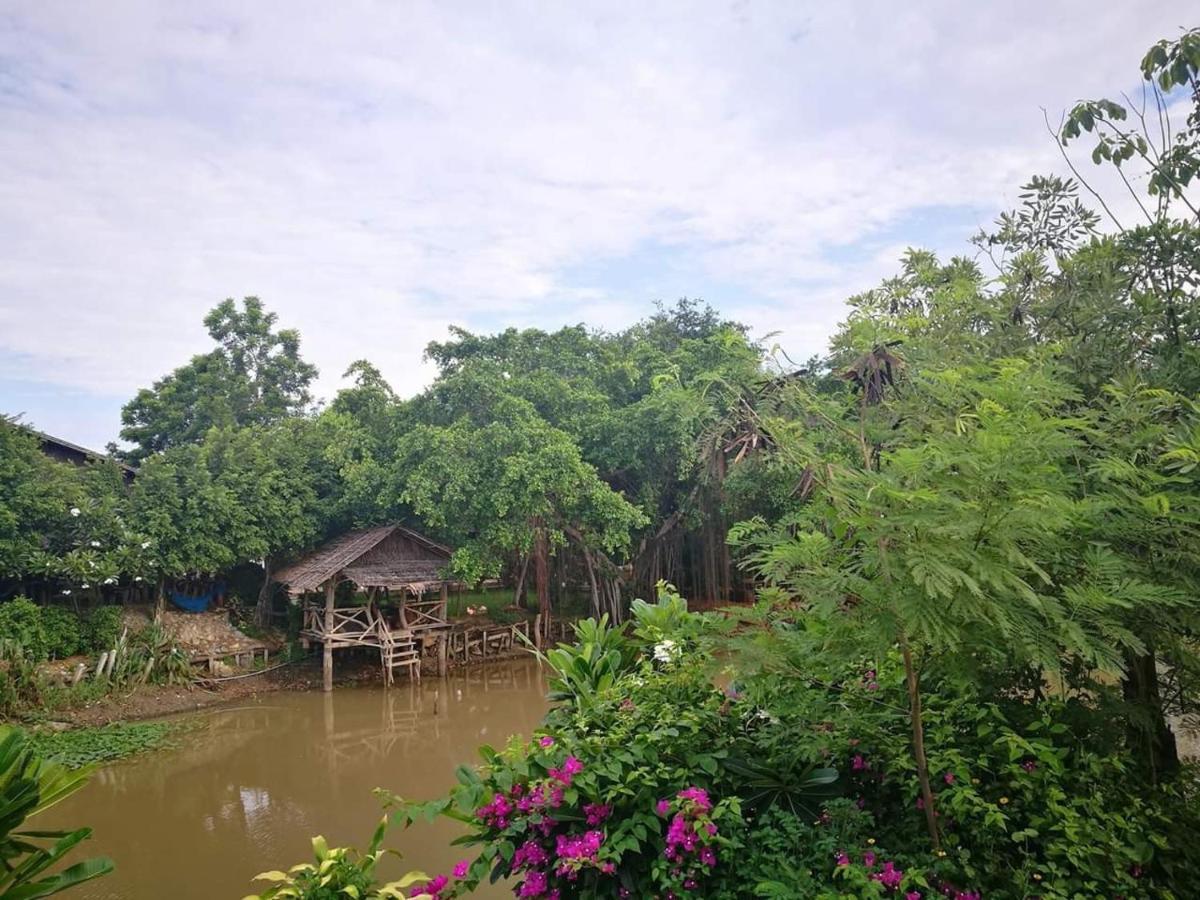 Baandin Rimnum U Thong