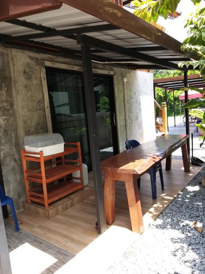 บ้านทะเลอิ่มเอม Bann Talay Im Eimm Holiday park Ban Phe