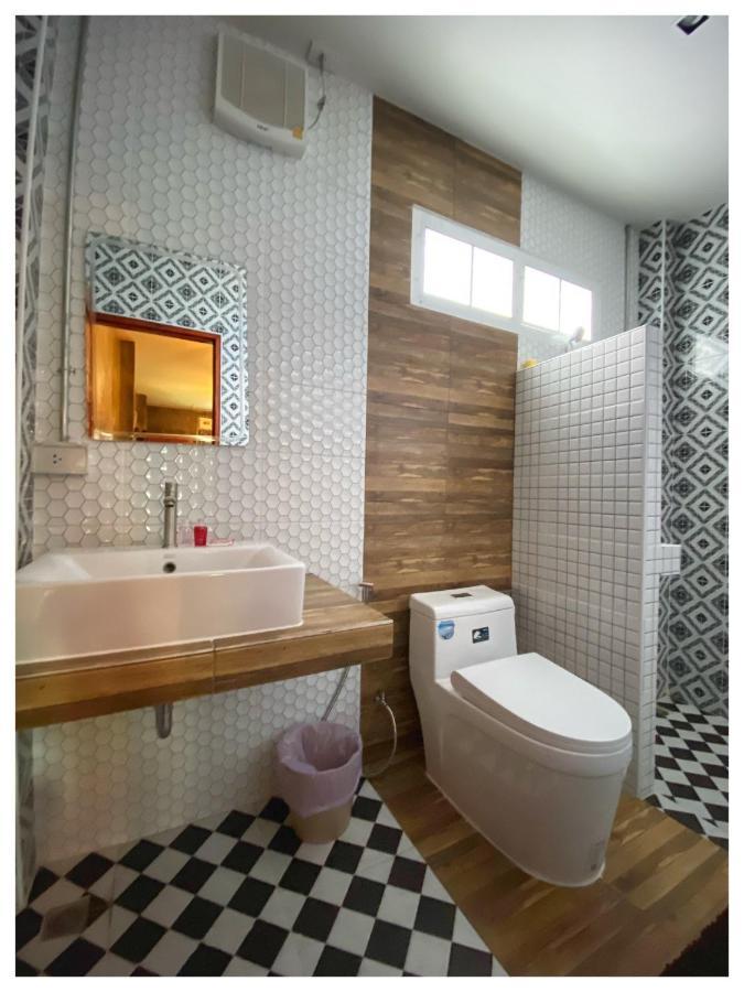 Guest house The One House 2*