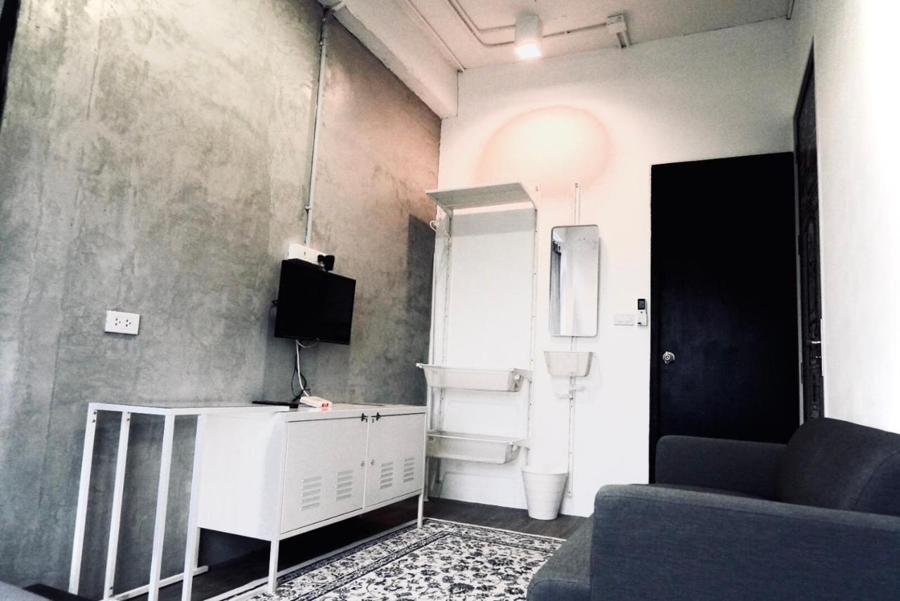 Shade House - Downtown Albergue *