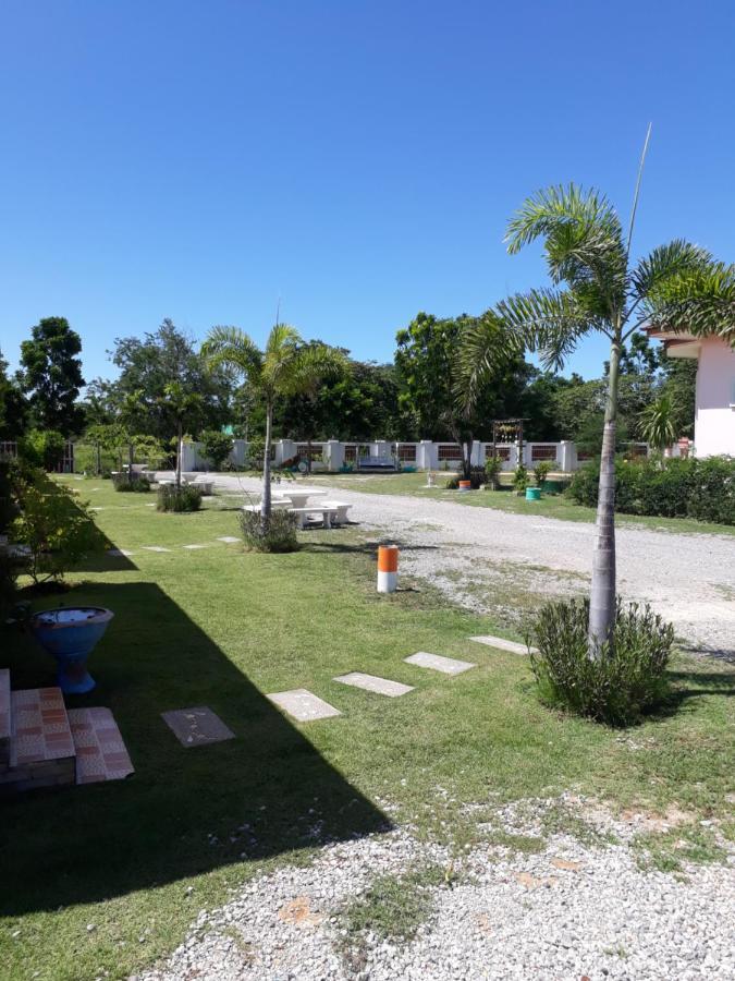Thitinaddharesort ธิตินัดดา 2* Hua Hin