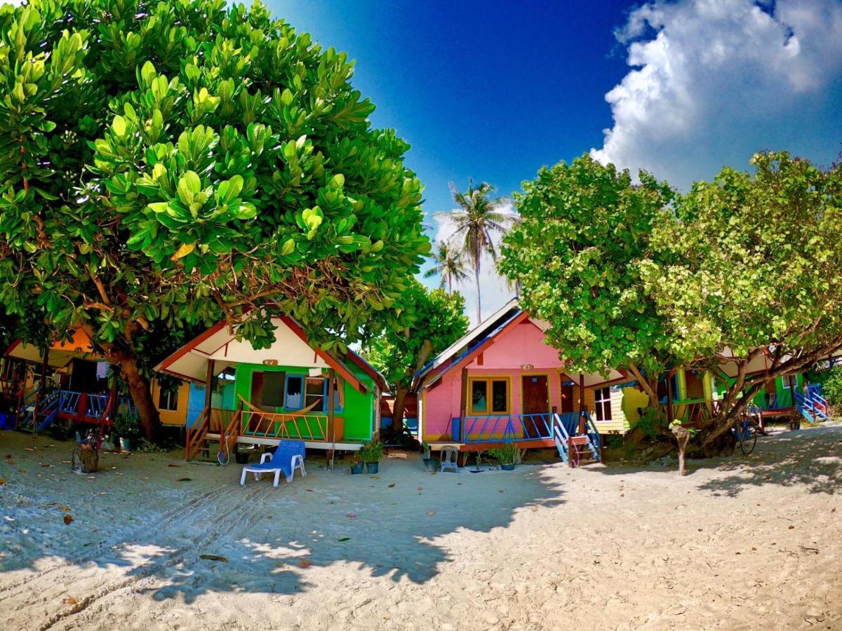 Daya Beach, Local * Koh Lipe