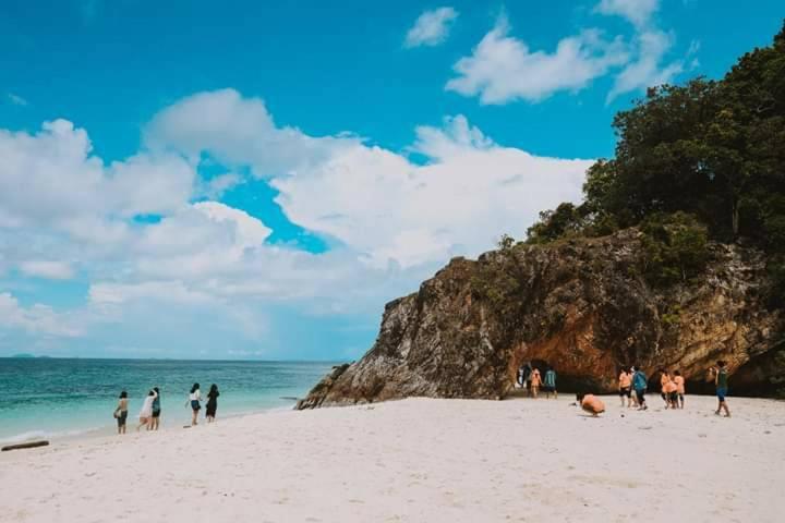 Daya Beach, Local * Koh Lipe