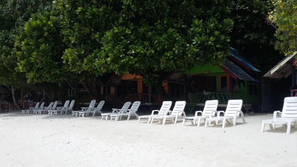 Resort Daya Beach, Local