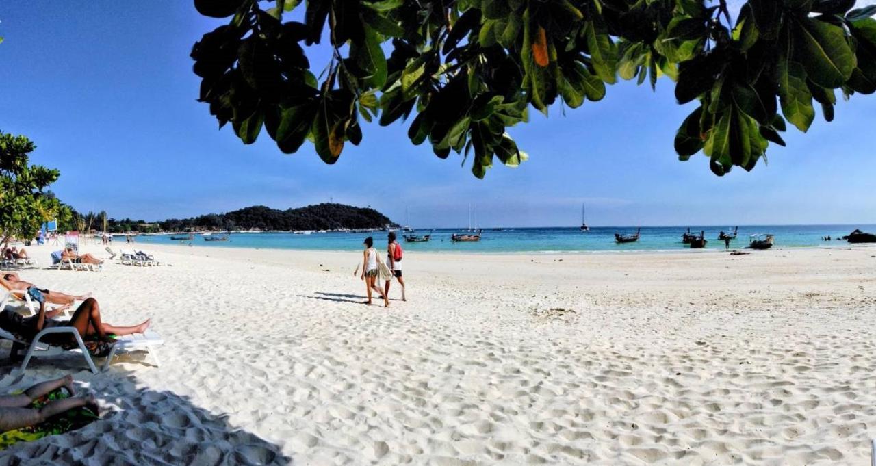Daya Beach, Local Resort *
