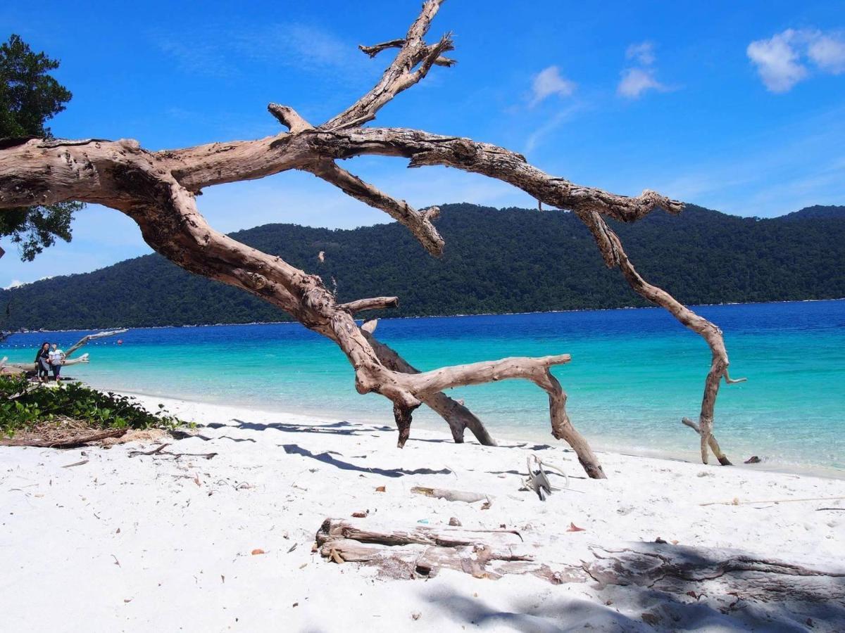 Daya Beach, Local * Koh Lipe