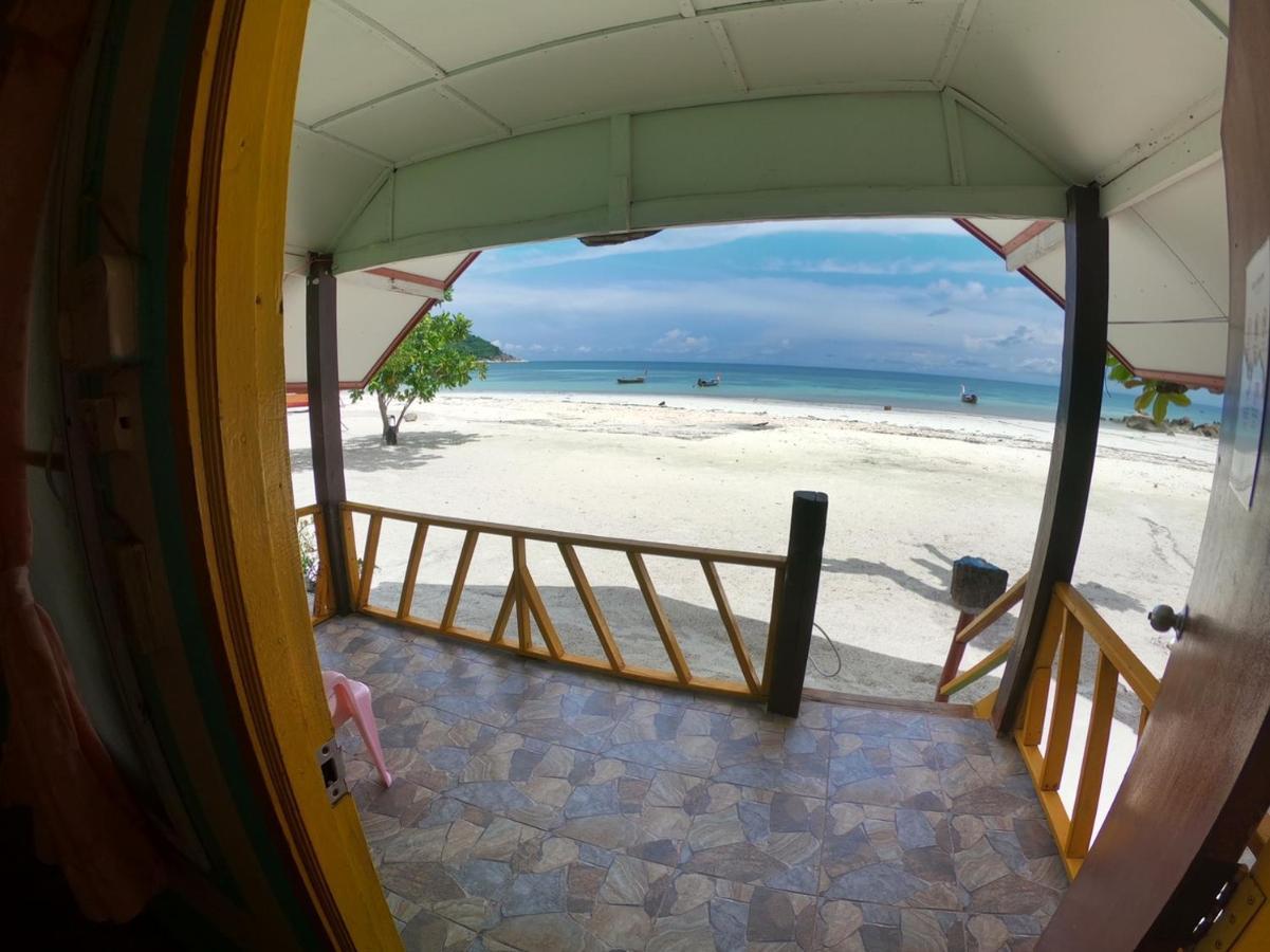 Daya Beach, Local Resort Koh Lipe