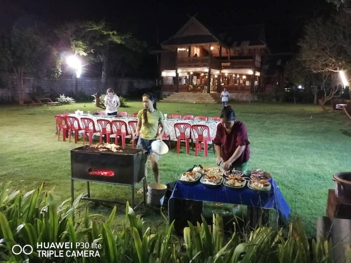 Ruen Thai Rim Haad Resort