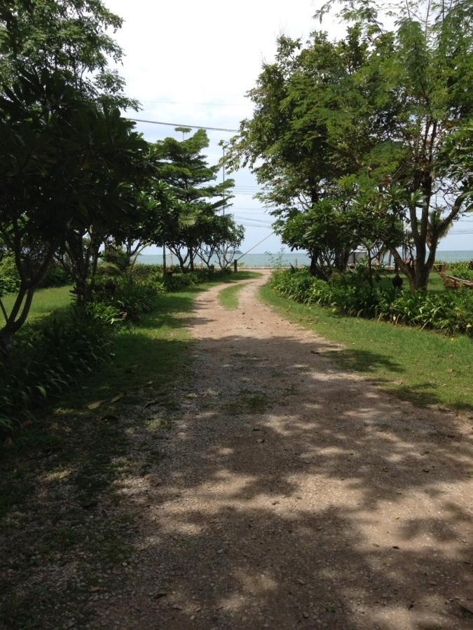 Ruen Thai Rim Haad Resort