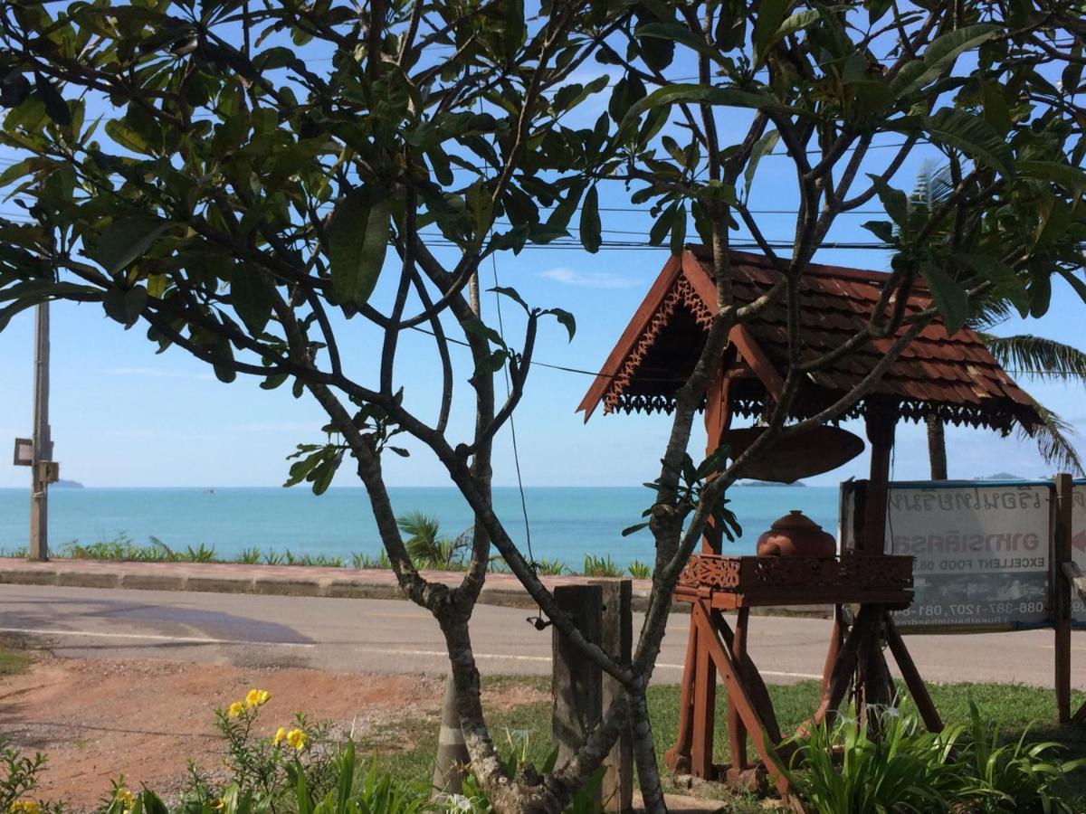 Ruen Thai Rim Haad Resort