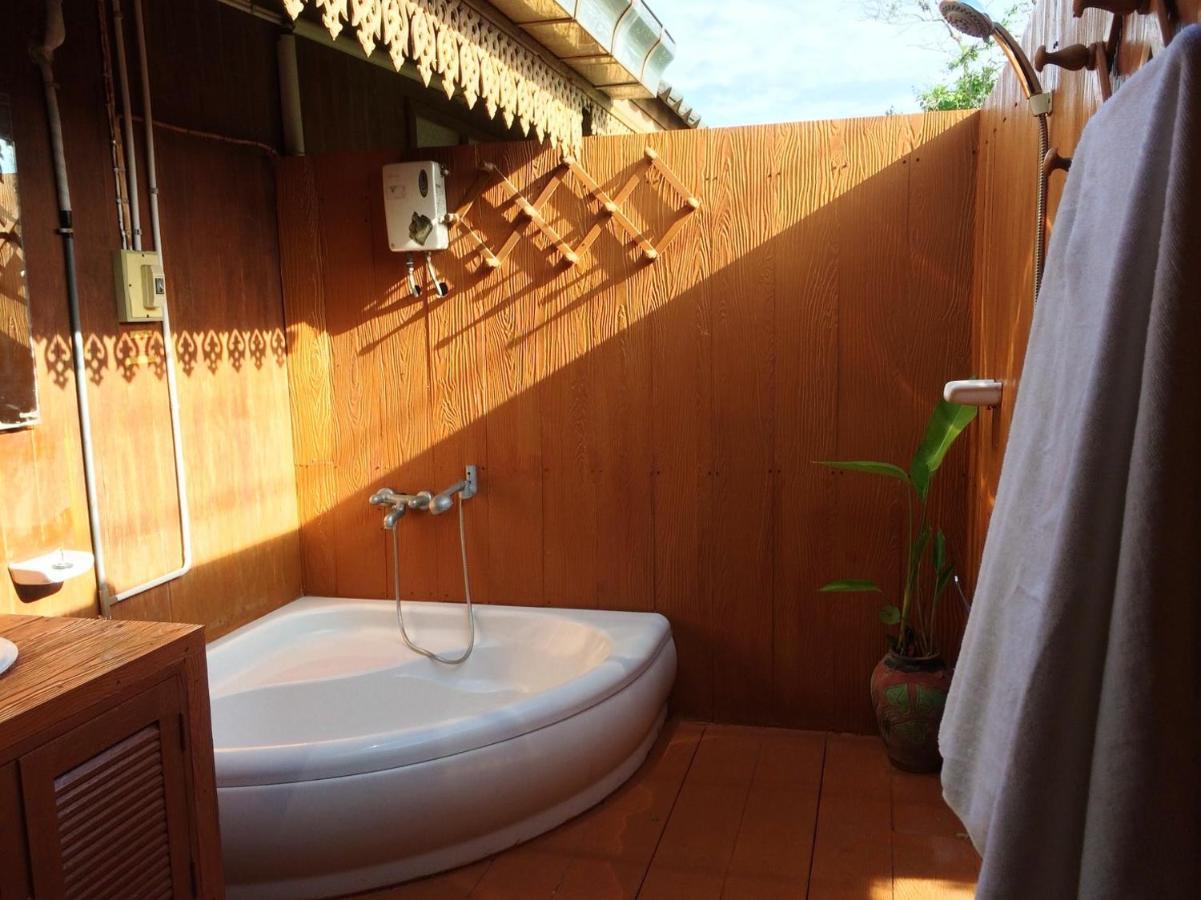 Resort Ruen Thai Rim Haad 2*