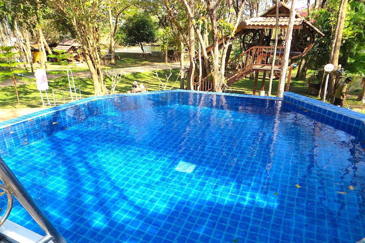 Isaan Perazim Park Roi Et