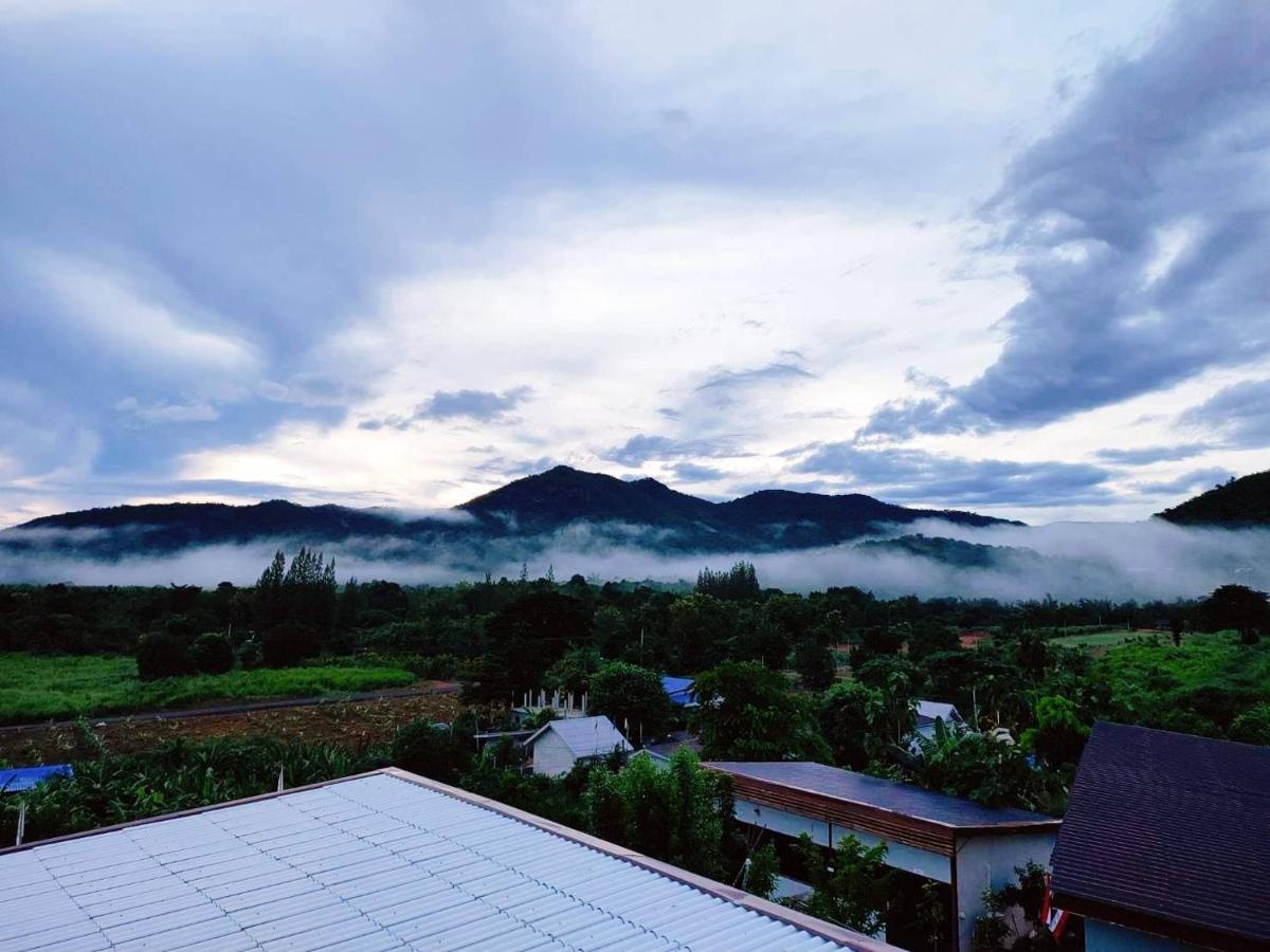 Guest house Baan Mai Hom Suan Phueng