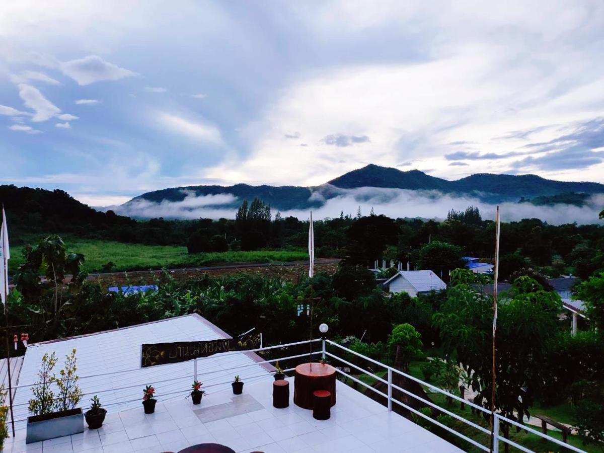 Guest house Baan Mai Hom Suan Phueng