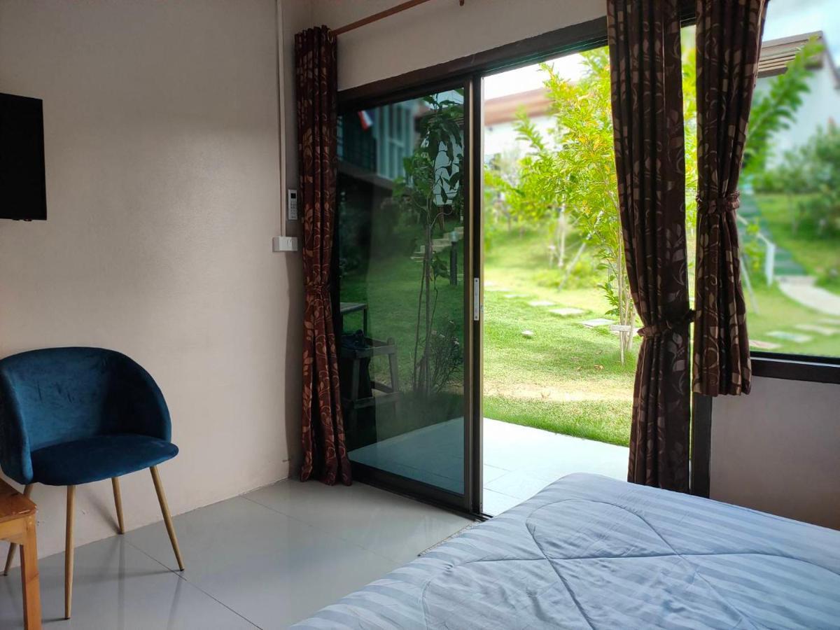 Guest house Baan Mai Hom Suan Phueng