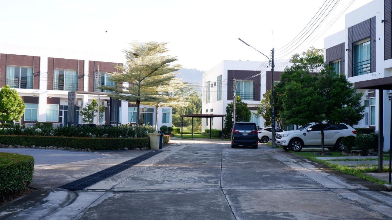 The Midst By The M - Tmd4 * Nakhon Nayok