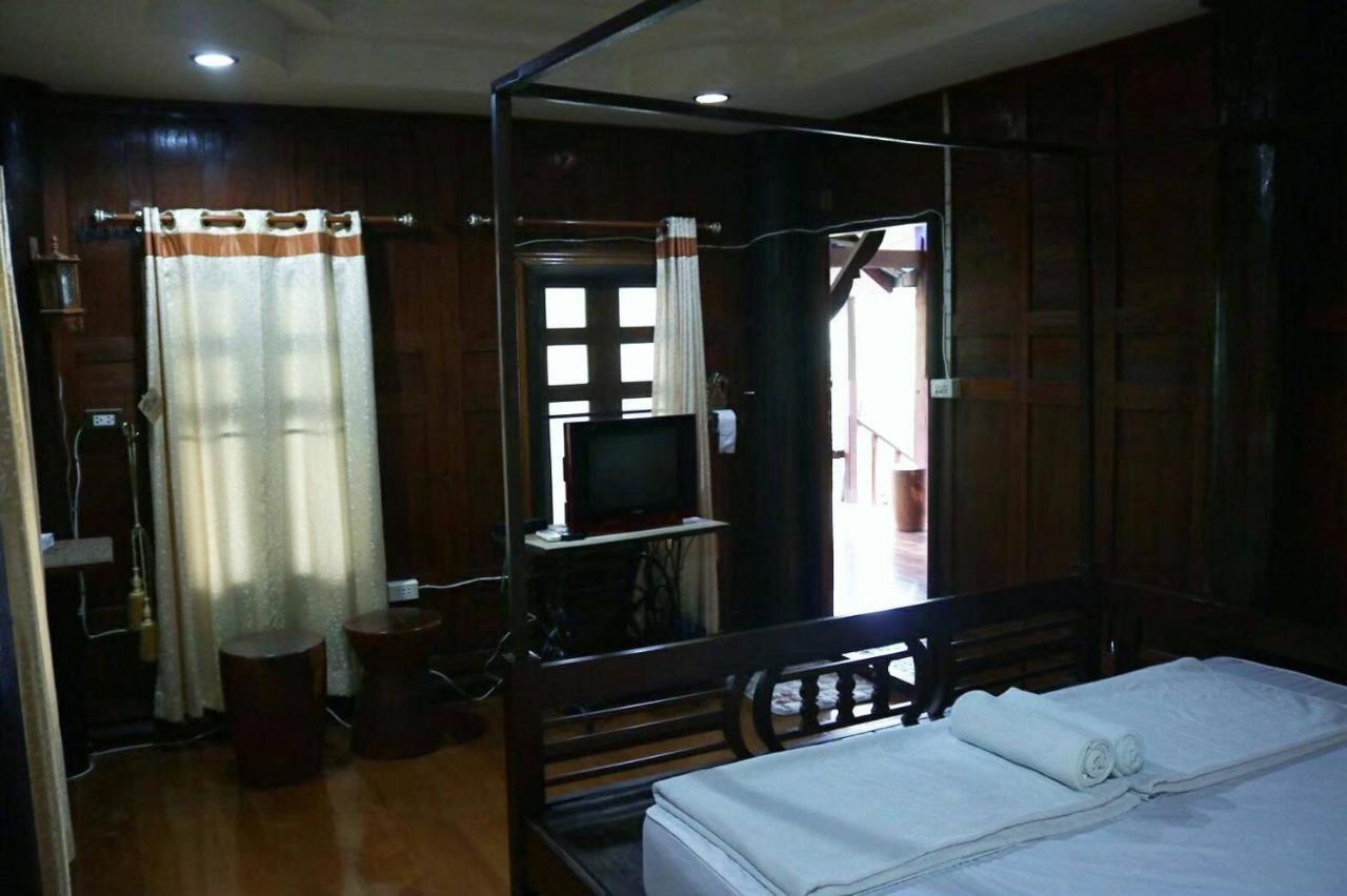 Baandin Rimnum Guest house U Thong