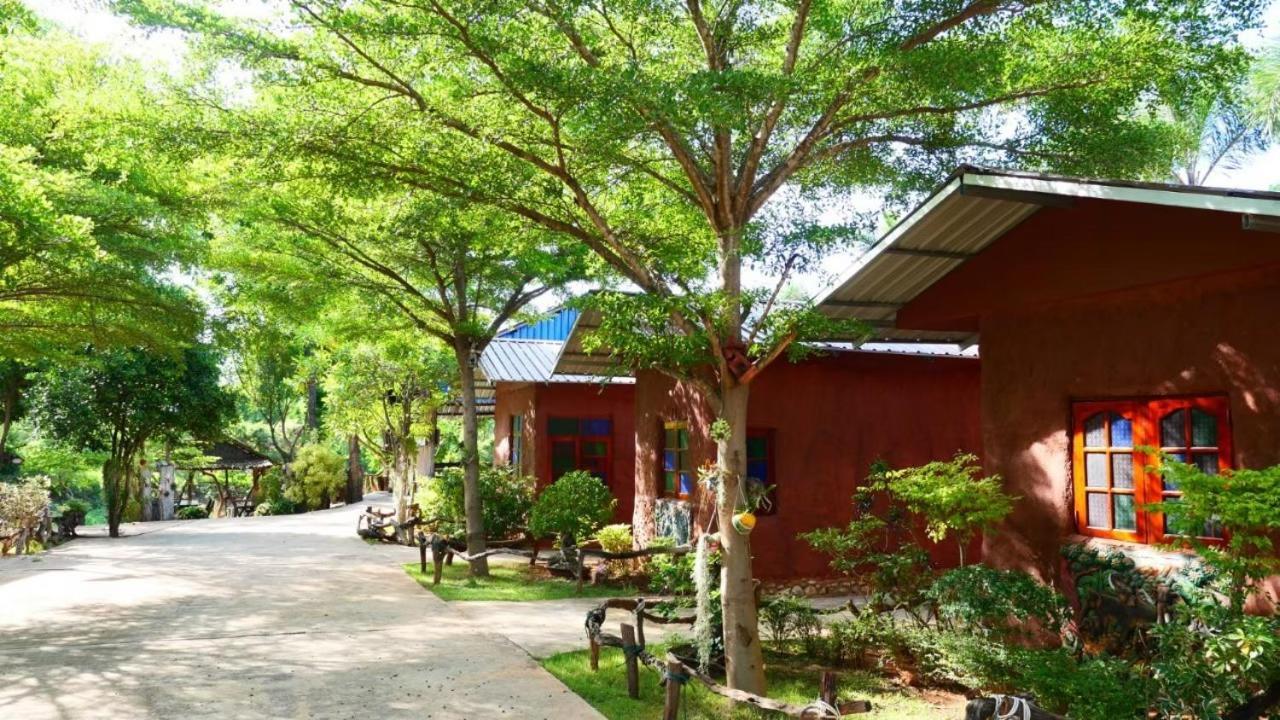 Guest house Baandin Rimnum U Thong