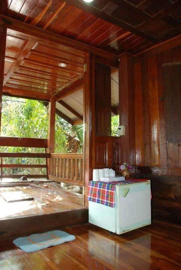 Baandin Rimnum Guest house U Thong
