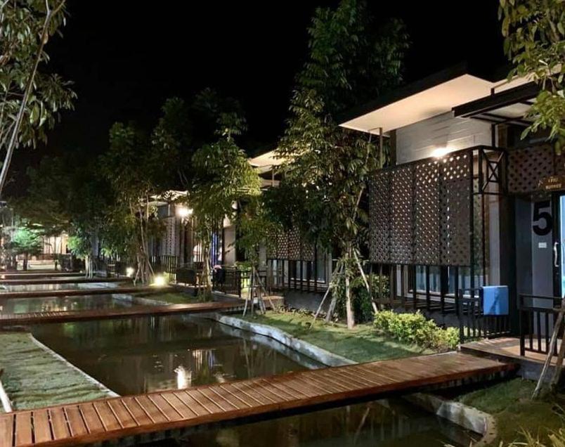T'luck House *