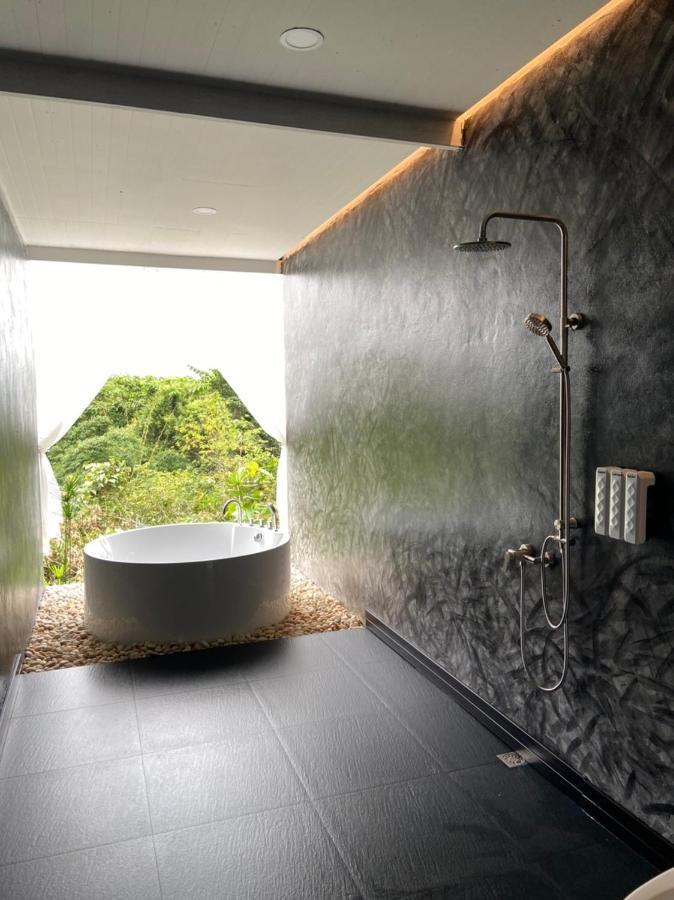 Tanoshi Glamping In Khao Sok Luxury tent 2*