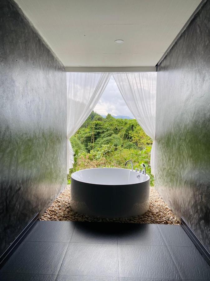 Tanoshi Glamping In Khao Sok Luxury tent