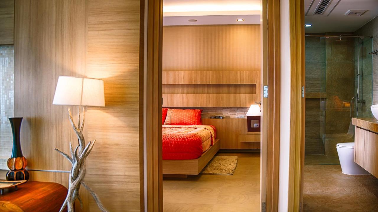 Paradise Ocean View Front In Pattaya *