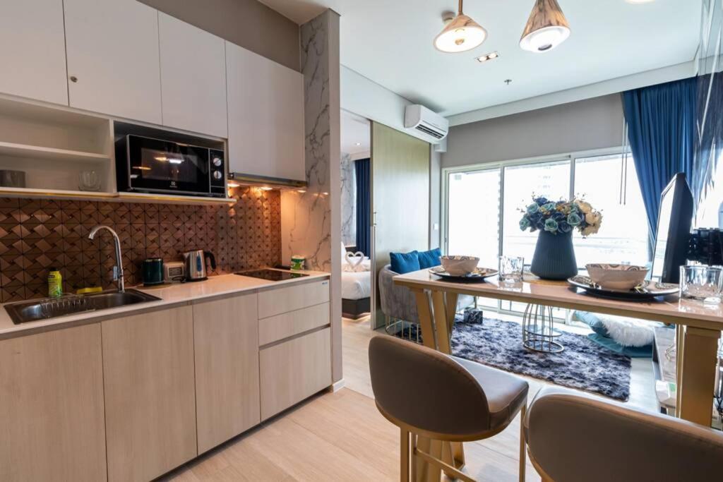 Apartment Veranda Pattaya Luxury Design Balcony With Seaview Na Chom Thian