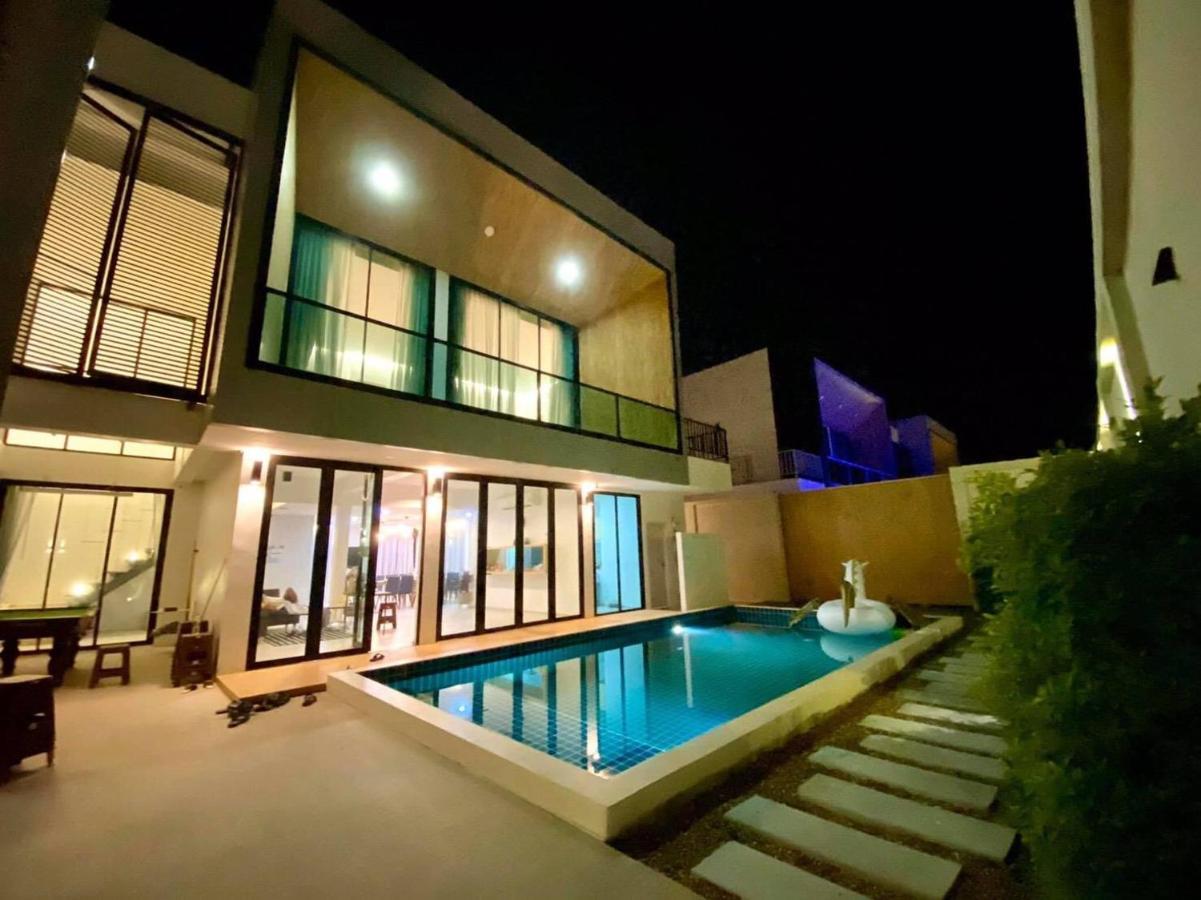 Hotel Pool Lay 3*