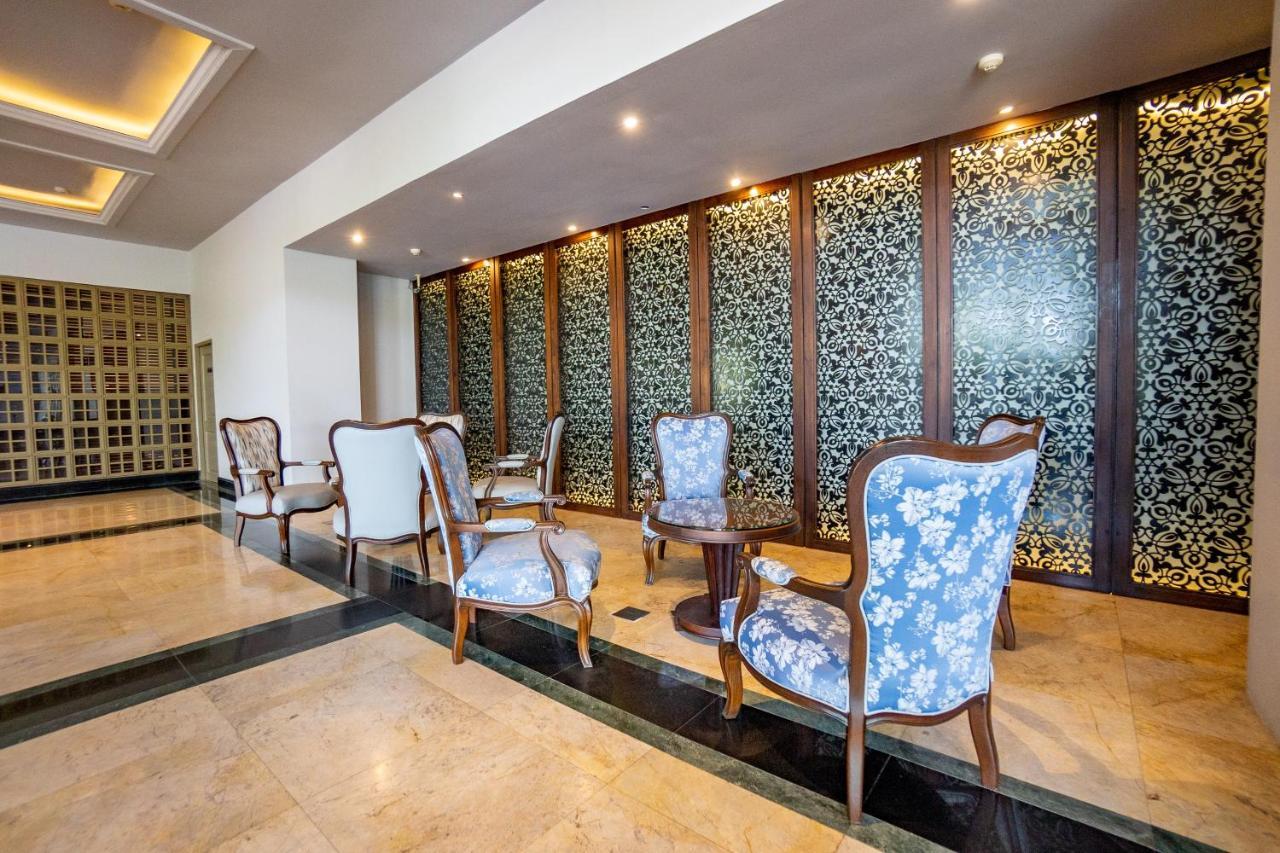 The Grand Riverside Hotel