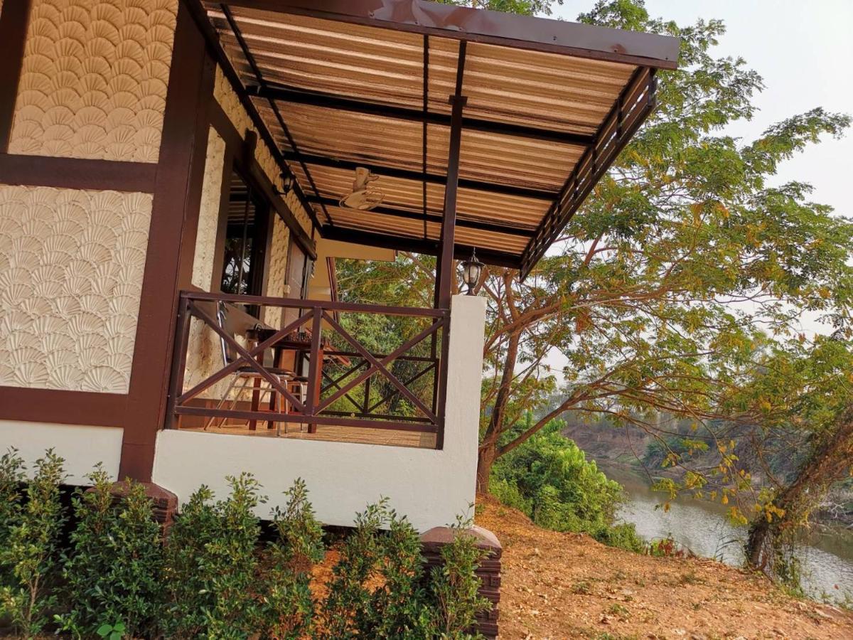 Rs Phong Riverside Resort *