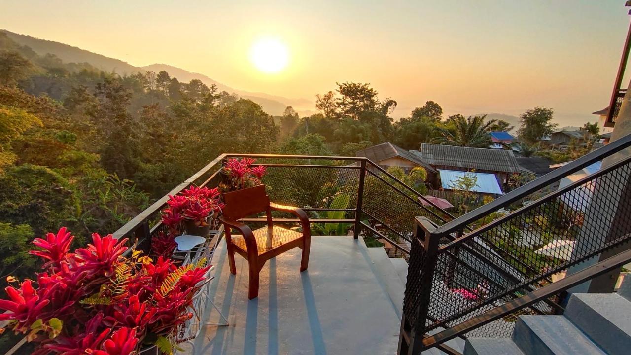 บ้านภูคำฟ้า ดอยปู่ไข่ Baan Phu Kham Fah Chiang Rai