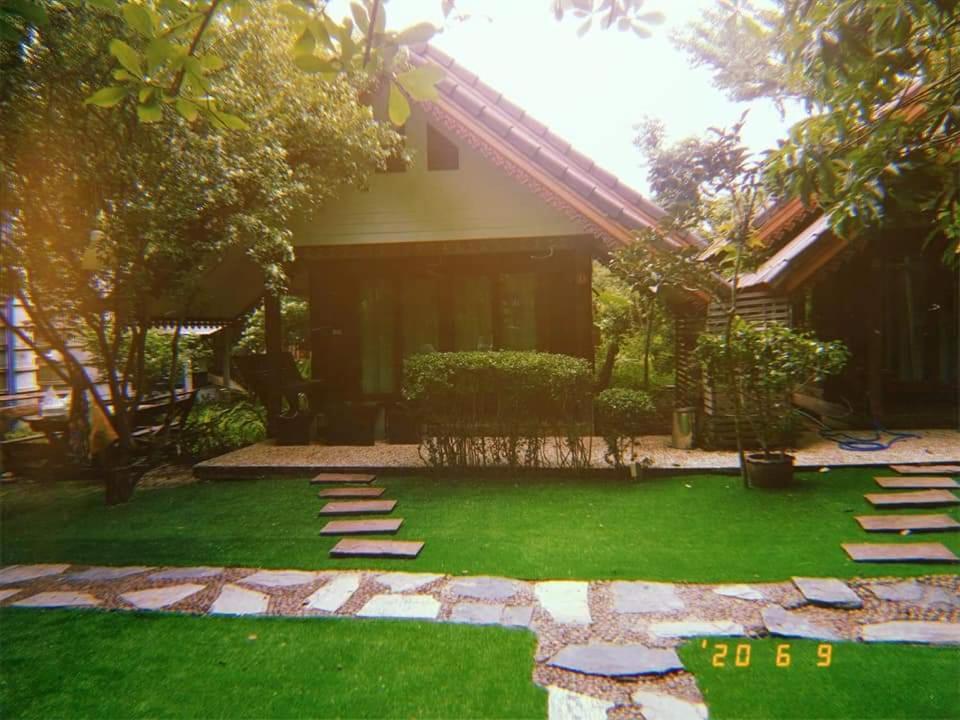 Baan Mai Chai Khlong Resort Amphawa